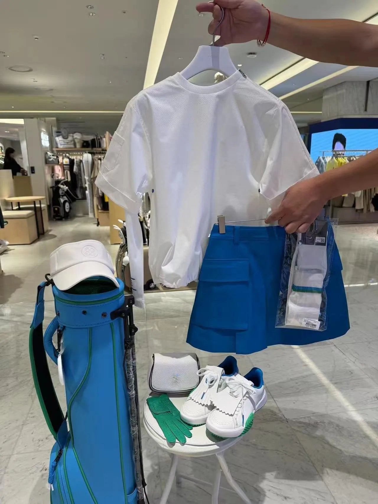 Women's Summer Golf Wear: Loose-Fit, Round-Neck, Short-Sleeve Shirt—Comfortable and Versatile for Casual Wear